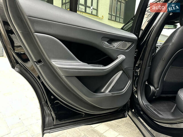 Черный Ягуар I-Pace, объемом двигателя 0 л и пробегом 62 тыс. км за 31800 $, фото 30 на Automoto.ua