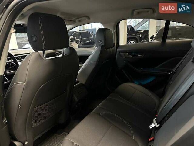Черный Ягуар I-Pace, объемом двигателя 0 л и пробегом 81 тыс. км за 29900 $, фото 14 на Automoto.ua