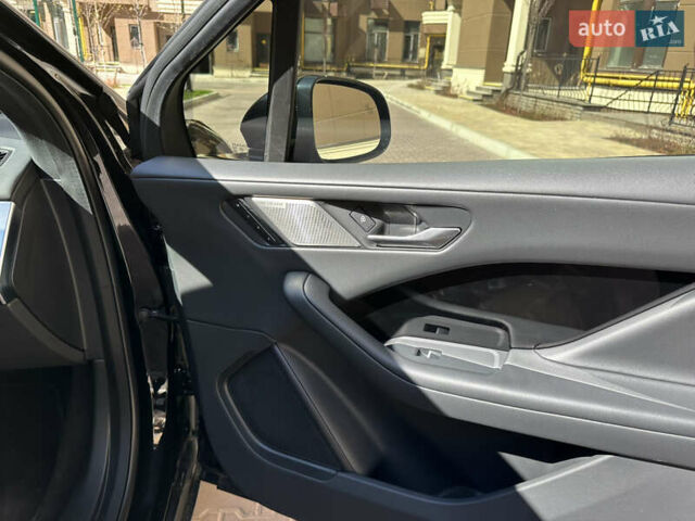 Черный Ягуар I-Pace, объемом двигателя 0 л и пробегом 57 тыс. км за 33400 $, фото 39 на Automoto.ua