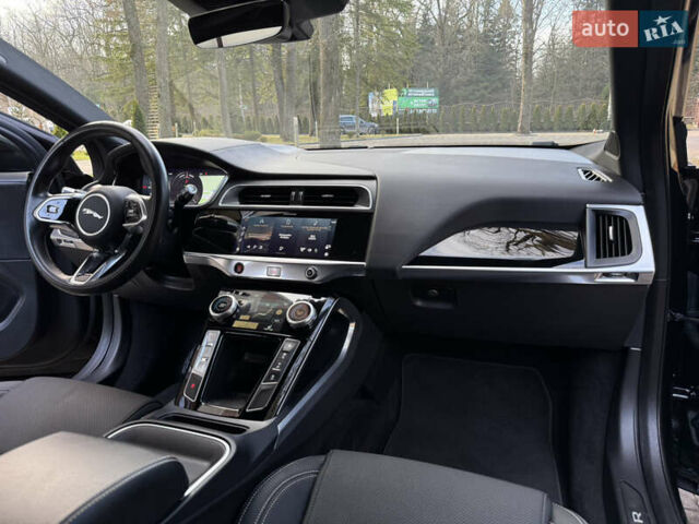 Черный Ягуар I-Pace, объемом двигателя 0 л и пробегом 90 тыс. км за 26999 $, фото 75 на Automoto.ua