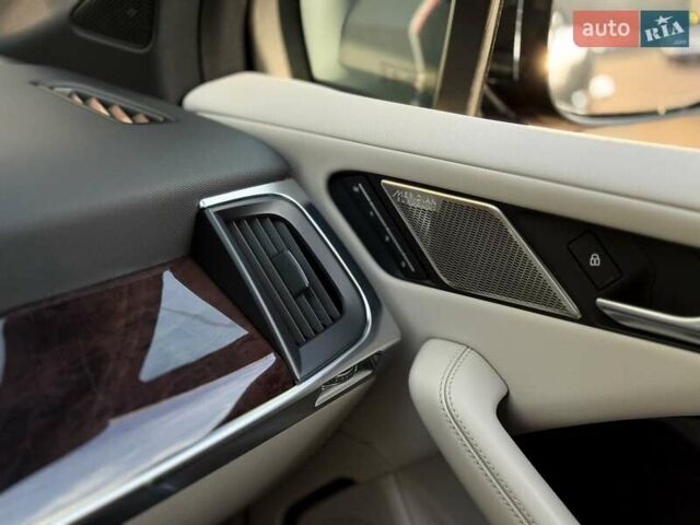 Черный Ягуар I-Pace, объемом двигателя 0 л и пробегом 141 тыс. км за 29999 $, фото 32 на Automoto.ua