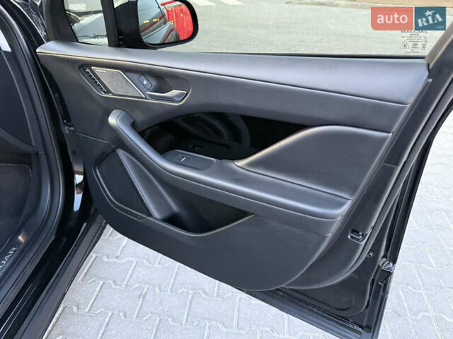 Черный Ягуар I-Pace, объемом двигателя 0 л и пробегом 50 тыс. км за 29900 $, фото 27 на Automoto.ua