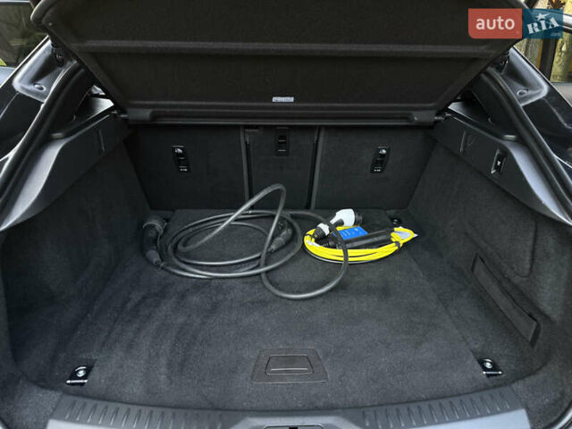 Черный Ягуар I-Pace, объемом двигателя 0 л и пробегом 90 тыс. км за 26999 $, фото 94 на Automoto.ua