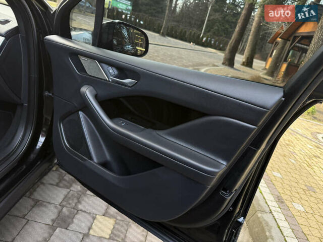 Черный Ягуар I-Pace, объемом двигателя 0 л и пробегом 90 тыс. км за 26999 $, фото 76 на Automoto.ua