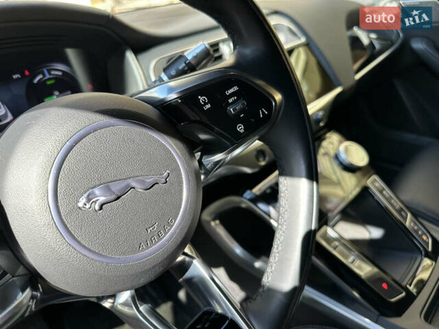 Черный Ягуар I-Pace, объемом двигателя 0 л и пробегом 57 тыс. км за 33400 $, фото 48 на Automoto.ua