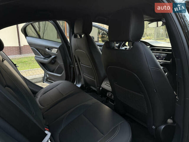 Черный Ягуар I-Pace, объемом двигателя 0 л и пробегом 90 тыс. км за 26999 $, фото 72 на Automoto.ua