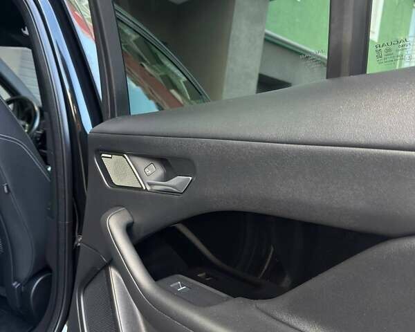 Черный Ягуар I-Pace, объемом двигателя 0 л и пробегом 93 тыс. км за 29999 $, фото 30 на Automoto.ua