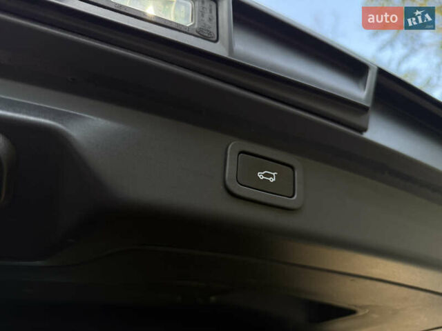 Черный Ягуар I-Pace, объемом двигателя 0 л и пробегом 90 тыс. км за 26999 $, фото 95 на Automoto.ua