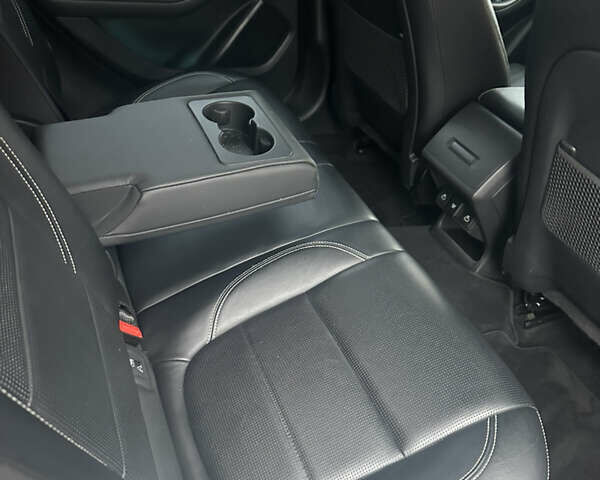 Черный Ягуар I-Pace, объемом двигателя 0 л и пробегом 70 тыс. км за 37777 $, фото 9 на Automoto.ua