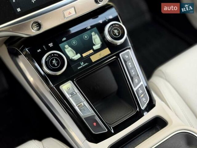 Черный Ягуар I-Pace, объемом двигателя 0 л и пробегом 141 тыс. км за 29999 $, фото 24 на Automoto.ua