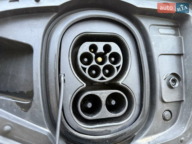 Черный Ягуар I-Pace, объемом двигателя 0 л и пробегом 90 тыс. км за 26999 $, фото 25 на Automoto.ua