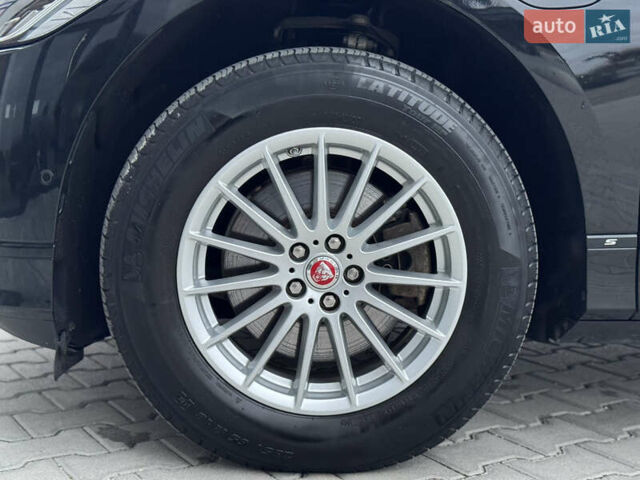 Черный Ягуар I-Pace, объемом двигателя 0 л и пробегом 91 тыс. км за 24900 $, фото 36 на Automoto.ua