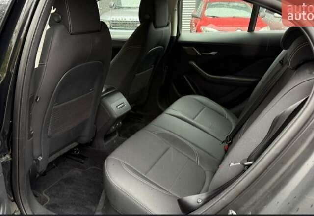 Чорний Ягуар I-Pace, об'ємом двигуна 0 л та пробігом 87 тис. км за 27000 $, фото 5 на Automoto.ua