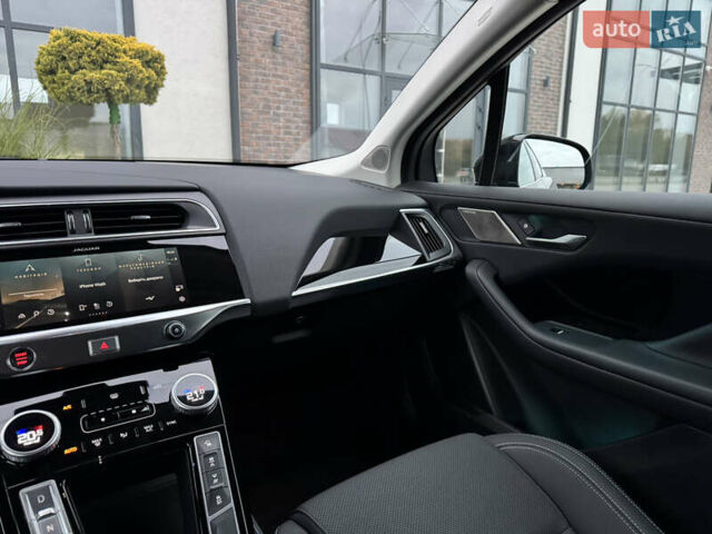 Черный Ягуар I-Pace, объемом двигателя 0 л и пробегом 91 тыс. км за 24900 $, фото 45 на Automoto.ua