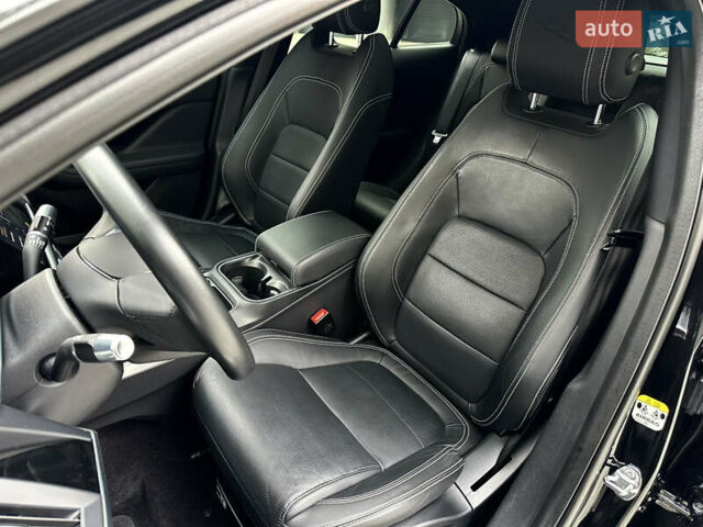 Черный Ягуар I-Pace, объемом двигателя 0 л и пробегом 63 тыс. км за 32400 $, фото 17 на Automoto.ua