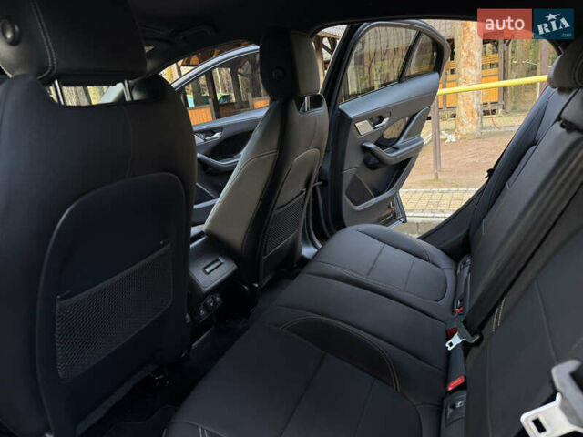 Черный Ягуар I-Pace, объемом двигателя 0 л и пробегом 90 тыс. км за 26999 $, фото 67 на Automoto.ua