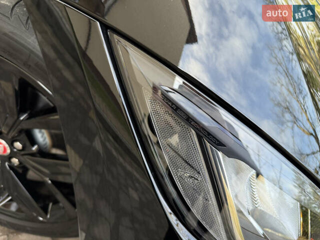 Черный Ягуар I-Pace, объемом двигателя 0 л и пробегом 90 тыс. км за 26999 $, фото 5 на Automoto.ua