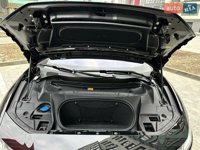 Чорний Ягуар I-Pace, об'ємом двигуна 0 л та пробігом 63 тис. км за 31900 $, фото 44 на Automoto.ua