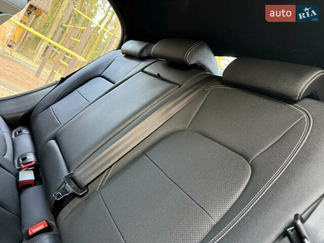 Черный Ягуар I-Pace, объемом двигателя 0 л и пробегом 90 тыс. км за 26999 $, фото 69 на Automoto.ua