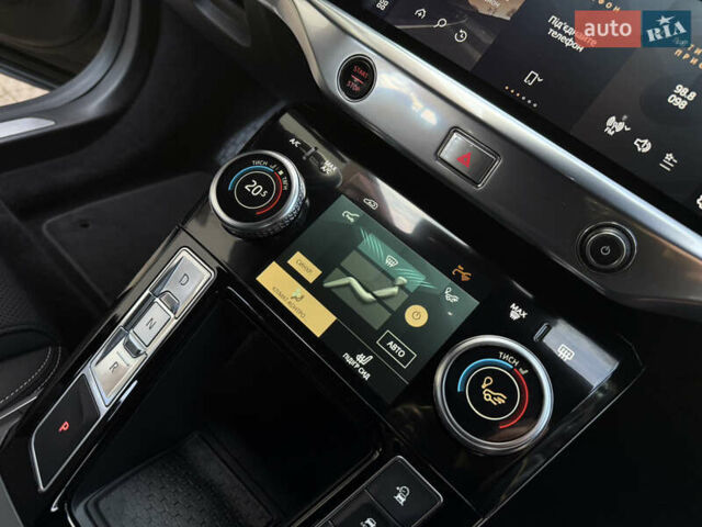 Черный Ягуар I-Pace, объемом двигателя 0 л и пробегом 90 тыс. км за 26999 $, фото 84 на Automoto.ua