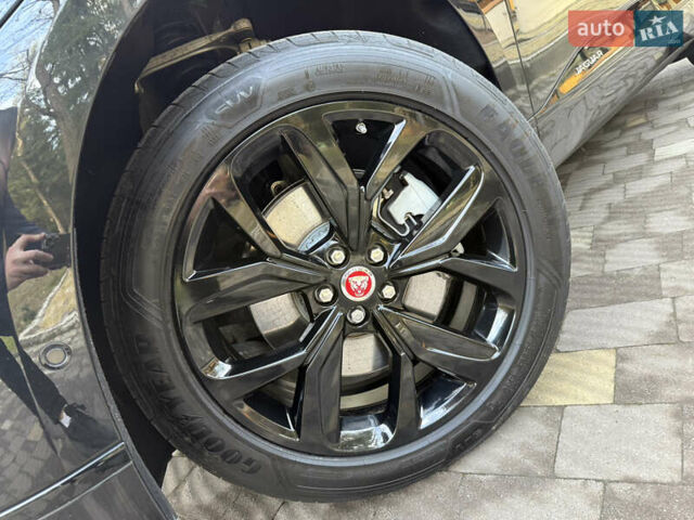 Черный Ягуар I-Pace, объемом двигателя 0 л и пробегом 90 тыс. км за 26999 $, фото 24 на Automoto.ua