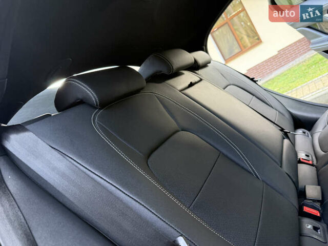 Черный Ягуар I-Pace, объемом двигателя 0 л и пробегом 90 тыс. км за 26999 $, фото 74 на Automoto.ua