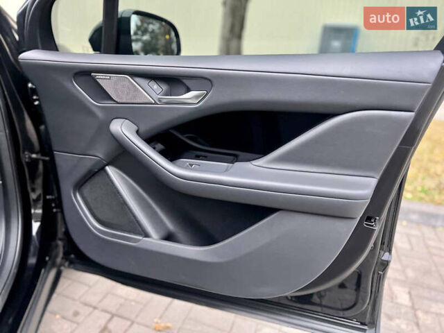 Черный Ягуар I-Pace, объемом двигателя 0 л и пробегом 57 тыс. км за 31500 $, фото 26 на Automoto.ua