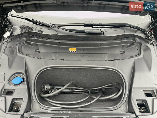 Черный Ягуар I-Pace, объемом двигателя 0 л и пробегом 64 тыс. км за 35900 $, фото 28 на Automoto.ua