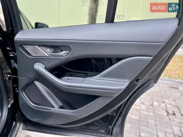 Черный Ягуар I-Pace, объемом двигателя 0 л и пробегом 57 тыс. км за 31500 $, фото 25 на Automoto.ua