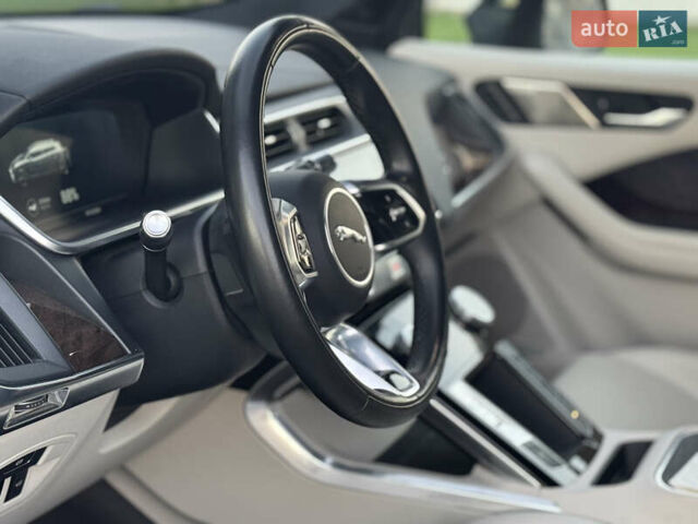 Черный Ягуар I-Pace, объемом двигателя 0 л и пробегом 120 тыс. км за 32990 $, фото 44 на Automoto.ua