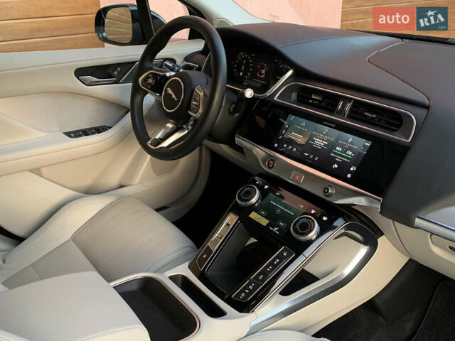 Черный Ягуар I-Pace, объемом двигателя 0 л и пробегом 76 тыс. км за 35499 $, фото 92 на Automoto.ua