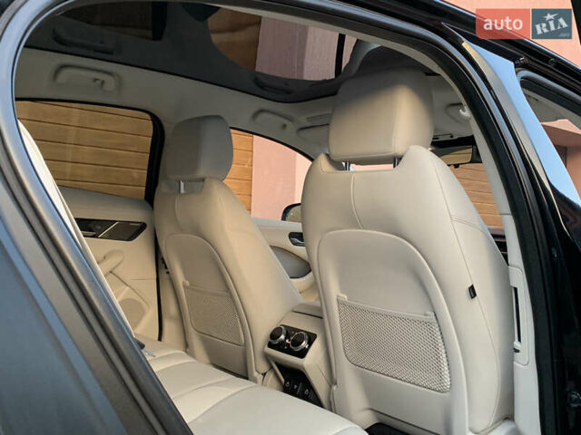 Черный Ягуар I-Pace, объемом двигателя 0 л и пробегом 76 тыс. км за 35499 $, фото 67 на Automoto.ua