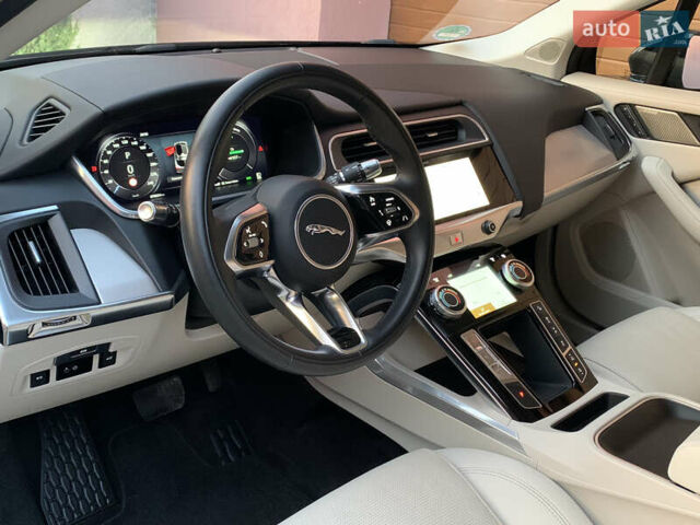 Черный Ягуар I-Pace, объемом двигателя 0 л и пробегом 76 тыс. км за 35499 $, фото 46 на Automoto.ua