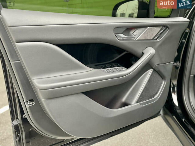 Черный Ягуар I-Pace, объемом двигателя 0 л и пробегом 41 тыс. км за 50999 $, фото 27 на Automoto.ua