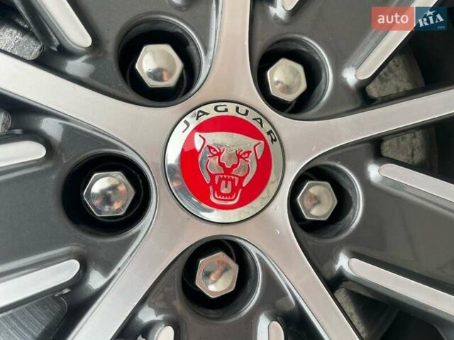 Черный Ягуар I-Pace, объемом двигателя 0 л и пробегом 64 тыс. км за 35900 $, фото 37 на Automoto.ua