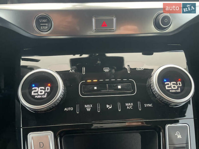 Черный Ягуар I-Pace, объемом двигателя 0 л и пробегом 64 тыс. км за 35900 $, фото 45 на Automoto.ua