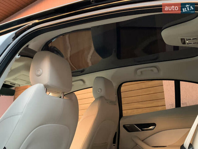 Черный Ягуар I-Pace, объемом двигателя 0 л и пробегом 76 тыс. км за 35499 $, фото 76 на Automoto.ua