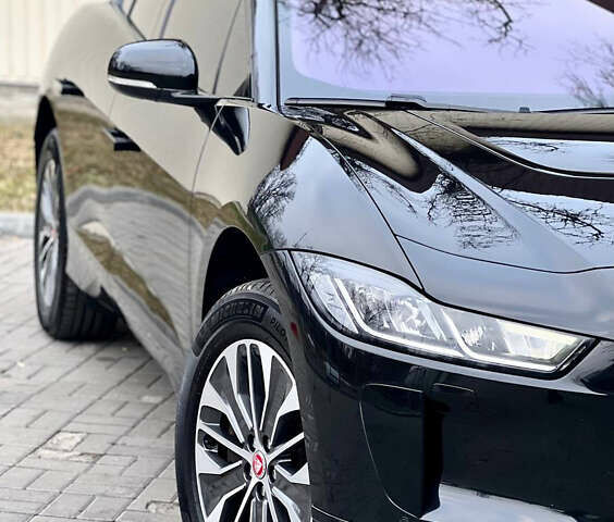 Черный Ягуар I-Pace, объемом двигателя 0 л и пробегом 57 тыс. км за 31500 $, фото 1 на Automoto.ua