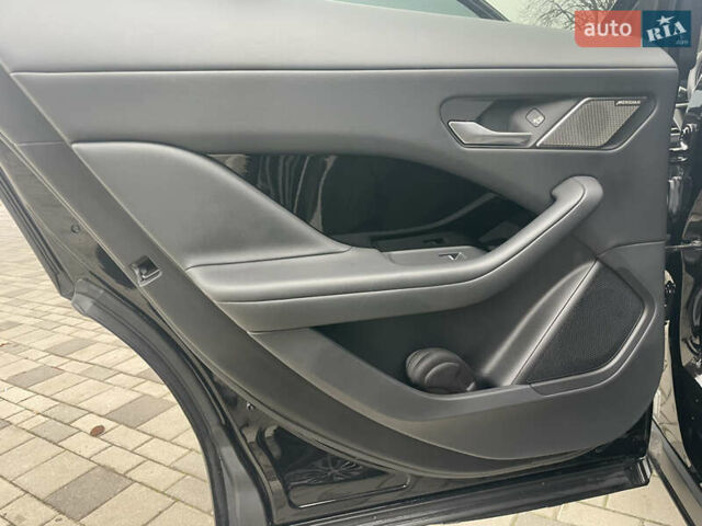 Черный Ягуар I-Pace, объемом двигателя 0 л и пробегом 64 тыс. км за 35900 $, фото 27 на Automoto.ua