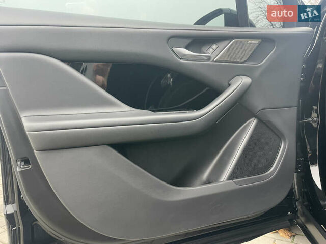 Черный Ягуар I-Pace, объемом двигателя 0 л и пробегом 64 тыс. км за 35900 $, фото 22 на Automoto.ua