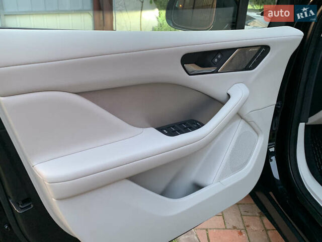 Черный Ягуар I-Pace, объемом двигателя 0 л и пробегом 76 тыс. км за 35499 $, фото 50 на Automoto.ua