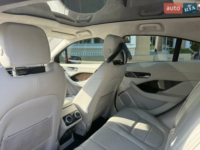 Красный Ягуар I-Pace, объемом двигателя 0 л и пробегом 45 тыс. км за 27770 $, фото 3 на Automoto.ua