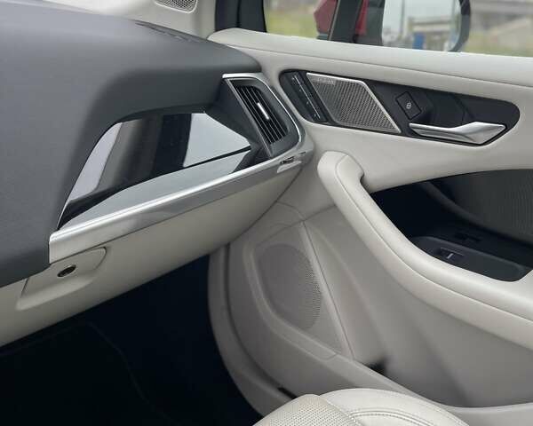 Красный Ягуар I-Pace, объемом двигателя 0 л и пробегом 107 тыс. км за 23500 $, фото 65 на Automoto.ua
