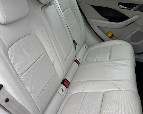 Красный Ягуар I-Pace, объемом двигателя 0 л и пробегом 107 тыс. км за 23500 $, фото 98 на Automoto.ua