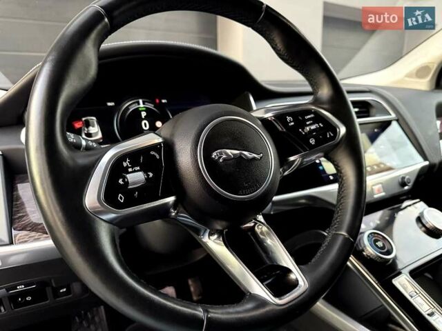 Красный Ягуар I-Pace, объемом двигателя 0 л и пробегом 120 тыс. км за 22990 $, фото 79 на Automoto.ua
