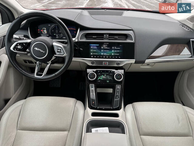 Красный Ягуар I-Pace, объемом двигателя 0 л и пробегом 100 тыс. км за 23900 $, фото 88 на Automoto.ua