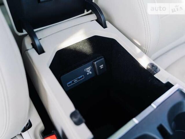 Красный Ягуар I-Pace, объемом двигателя 0 л и пробегом 115 тыс. км за 23200 $, фото 8 на Automoto.ua