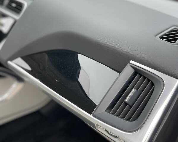 Красный Ягуар I-Pace, объемом двигателя 0 л и пробегом 107 тыс. км за 23500 $, фото 109 на Automoto.ua