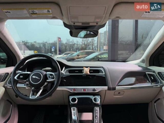 Красный Ягуар I-Pace, объемом двигателя 0 л и пробегом 106 тыс. км за 26490 $, фото 17 на Automoto.ua