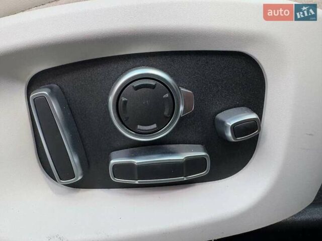 Красный Ягуар I-Pace, объемом двигателя 0 л и пробегом 106 тыс. км за 26490 $, фото 14 на Automoto.ua
